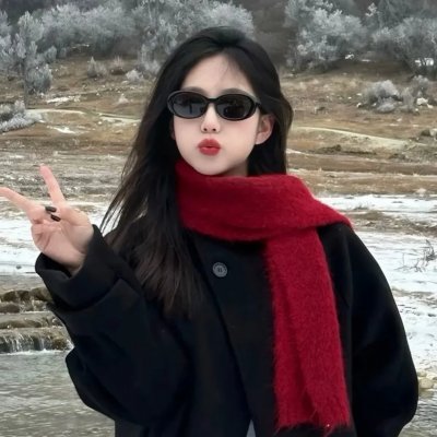 使用下方 20 个影片名，按顺序一一对应，不要改动片名文字，只根据片名和括号内类型提示来虚构全新的故事内容： 爱就在你身边 大盗现形记 解放1：炮火弧线 特工游戏 人民的选择 大耳朵图图之霸王龙在行动 养鬼屋 霹雳湾风云 蜡制面具 三岛由纪夫传 出头人 血腥嘉莉 丘奇先生 布里叶女士 2024重阳奇妙游 天使先生的使命 粪作 光棍终结者 火线禁区 系统逼我做皇后第五季